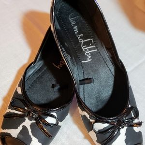 Sam & Libby black and white size 8 flats